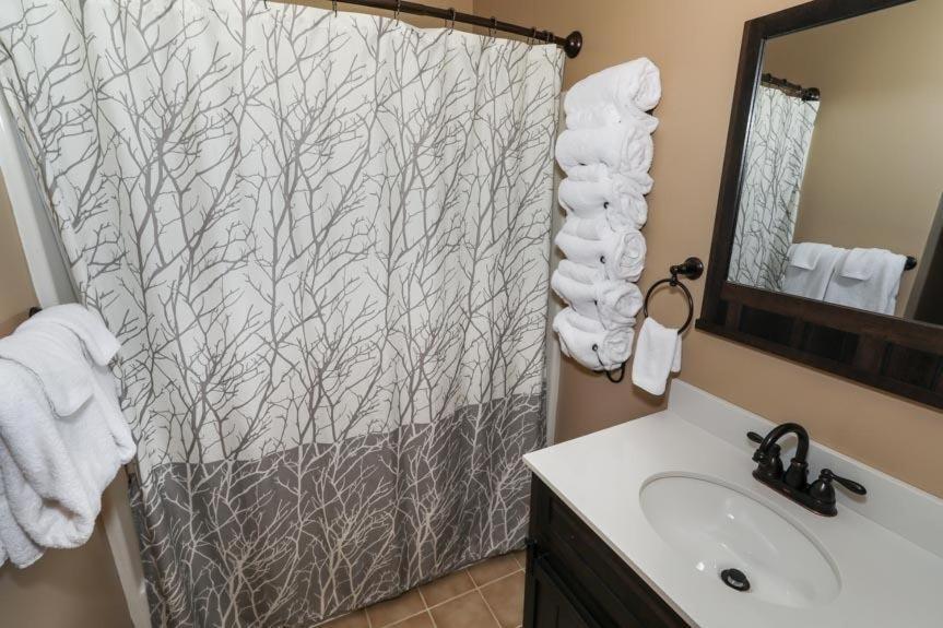 Seven Springs 2 Bedroom Premium Condo, Walk To Slopes * Champion