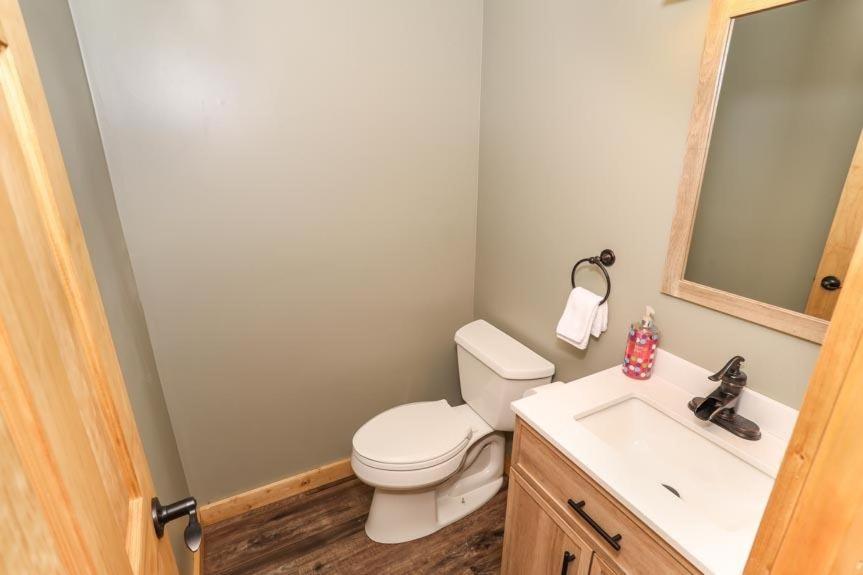 Apartment Seven Springs 2 Bedroom Premium Condo, Walk To Slopes Champion