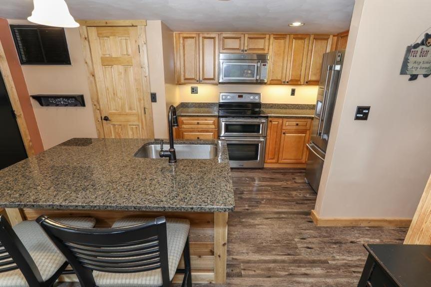 Seven Springs 2 Bedroom Premium Condo, Walk To Slopes Apartment