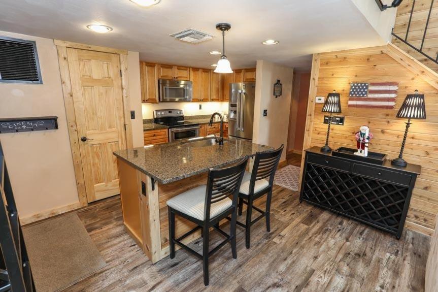 Apartment Seven Springs 2 Bedroom Premium Condo, Walk To Slopes Champion