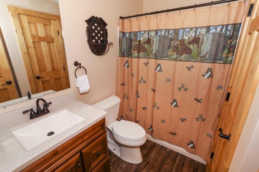 Apartment Seven Springs 2 Bedroom Premium Condo, Walk To Slopes *