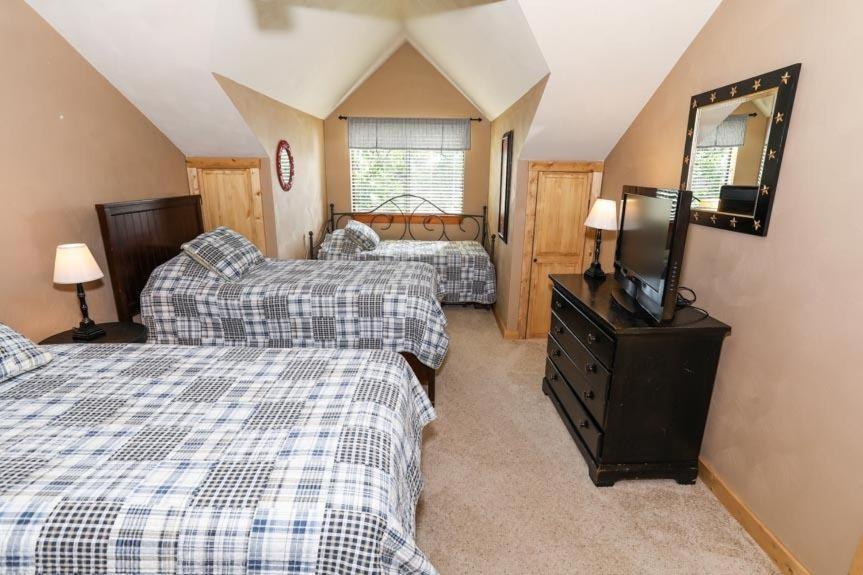 Seven Springs 2 Bedroom Premium Condo, Walk To Slopes Champion