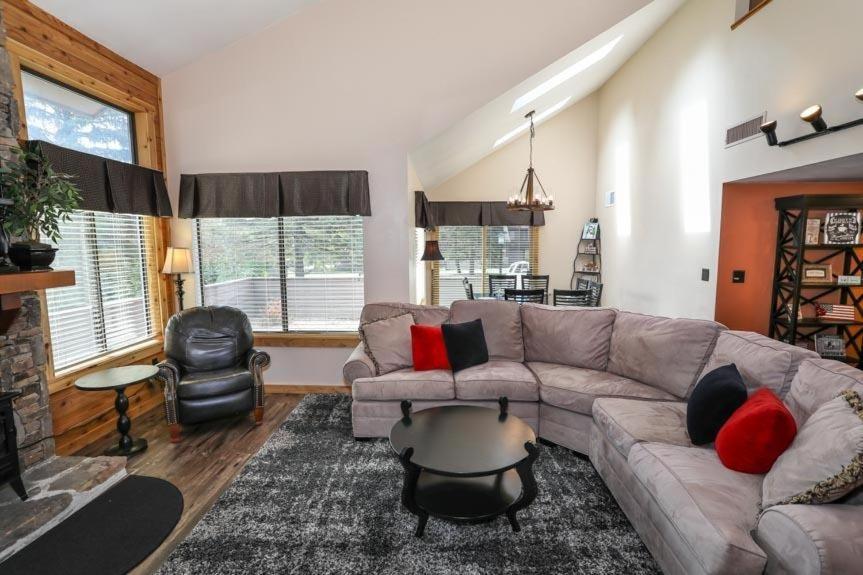 Seven Springs 2 Bedroom Premium Condo, Walk To Slopes Champion